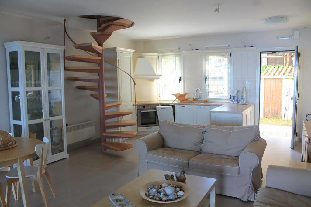 Avia Holiday Homes ภายนอก รูปภาพ